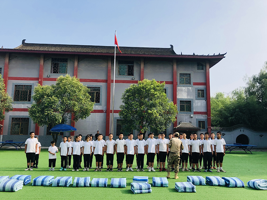 孩子叛逆全封闭学校